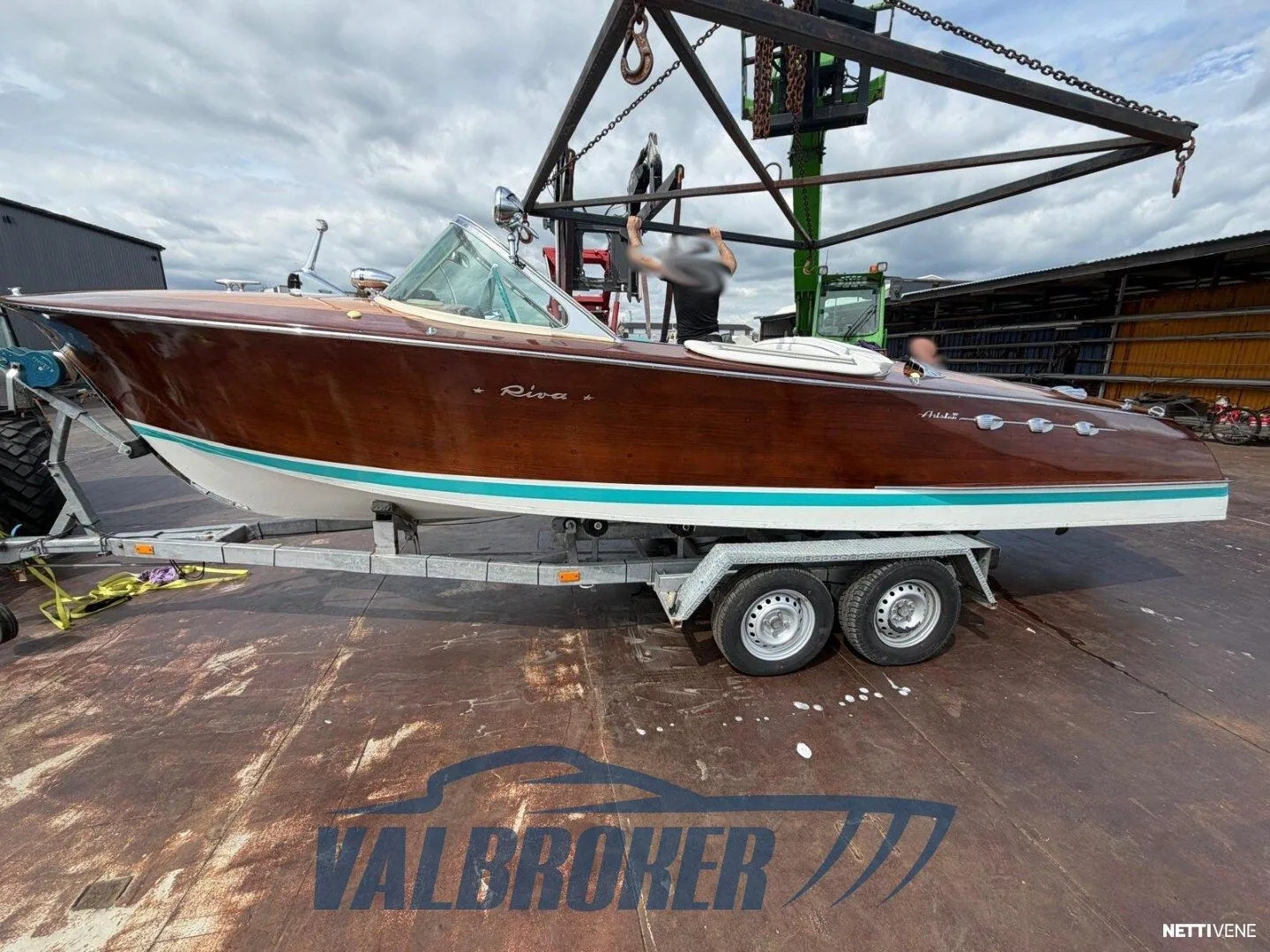 Steuerstand einer Riva Ariston