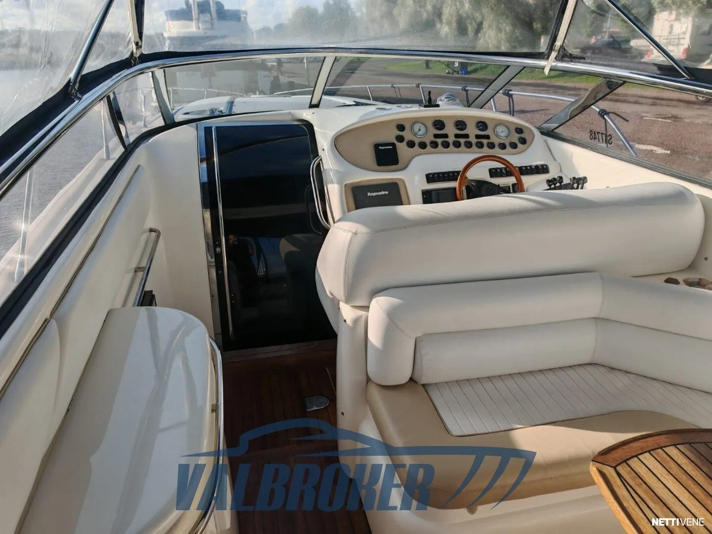 Kabine der Sunseeker Superhawk 48