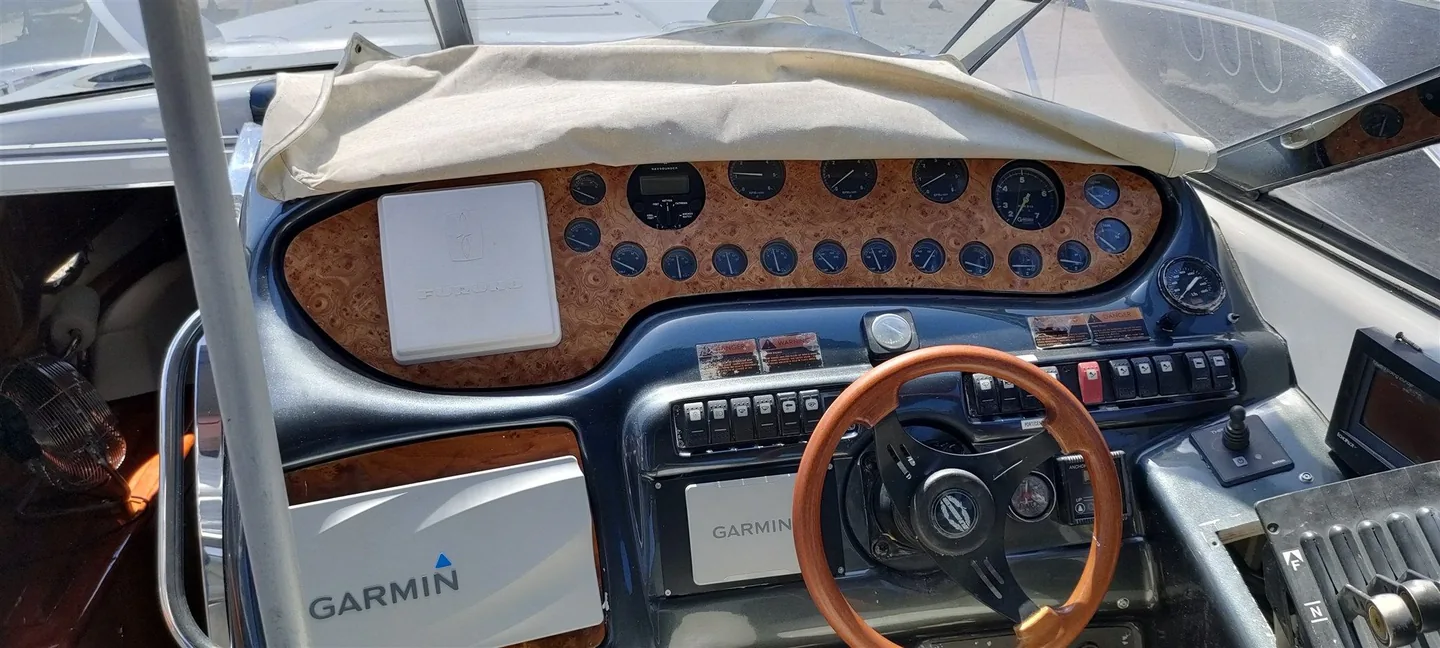 Gesamtansicht der Sunseeker Superhawk 48