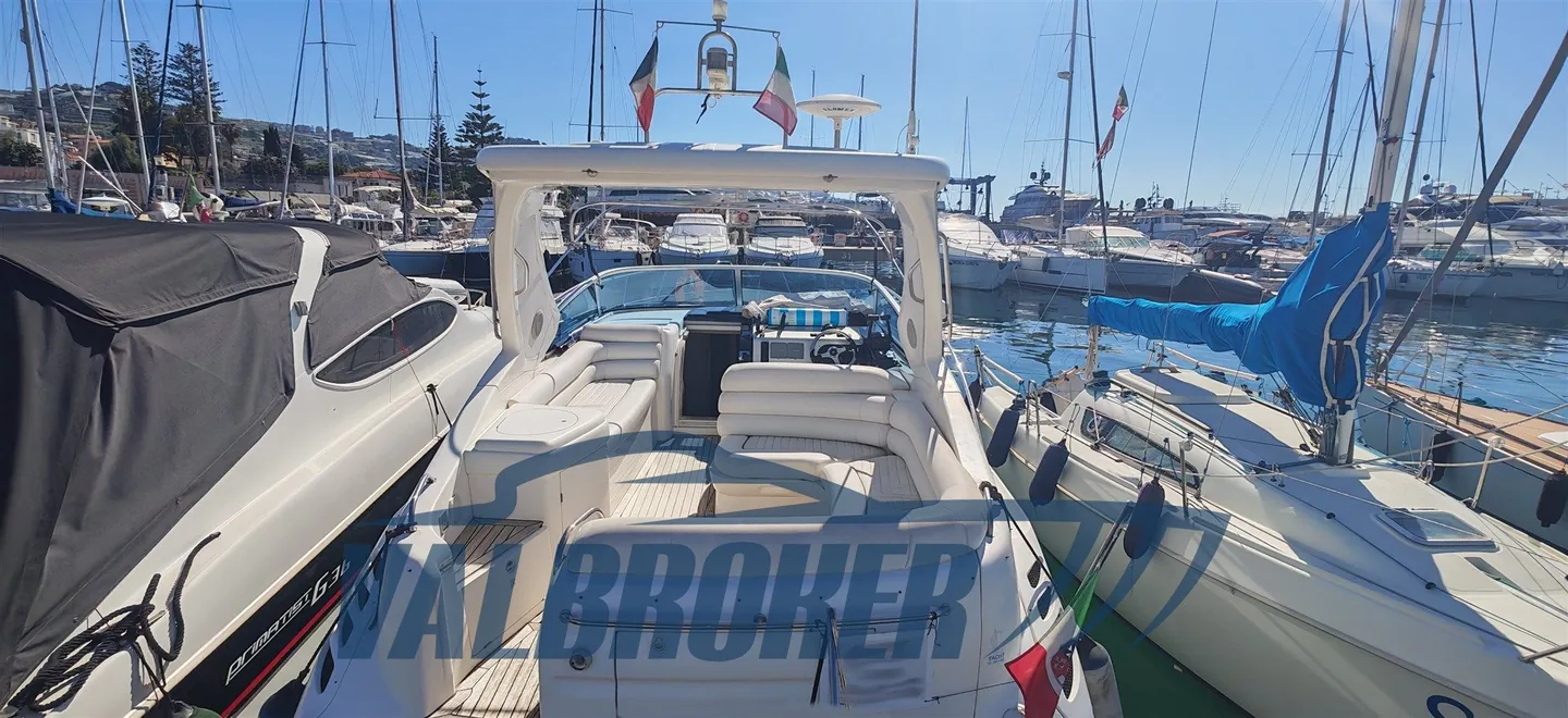 Cabine du Sealine S 34