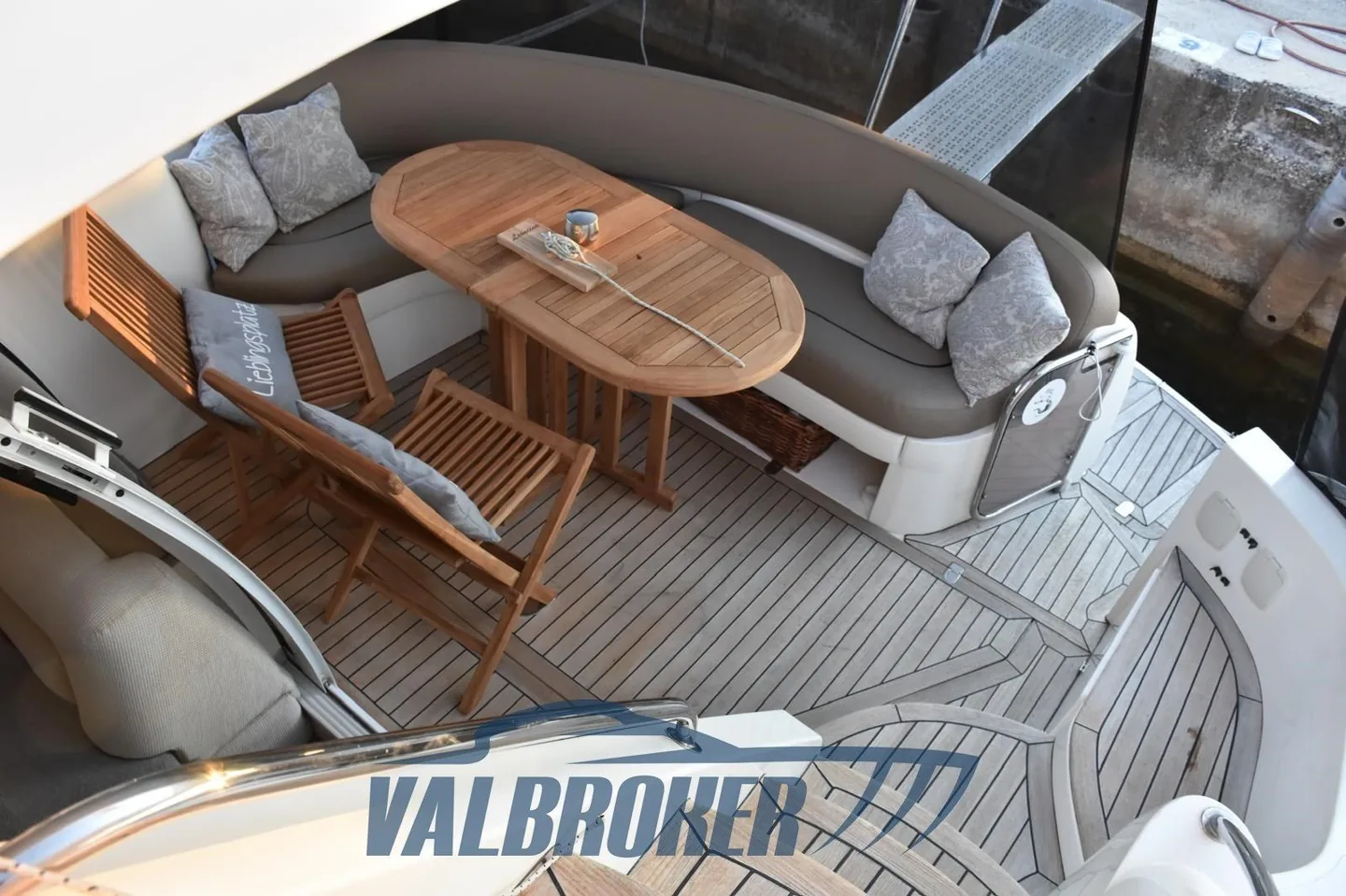 Decksbereich der Sealine F 37 aus dem 2004er Angebot