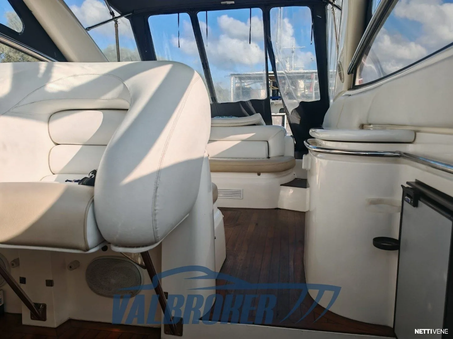 Sonnenliege der Sunseeker Superhawk 48