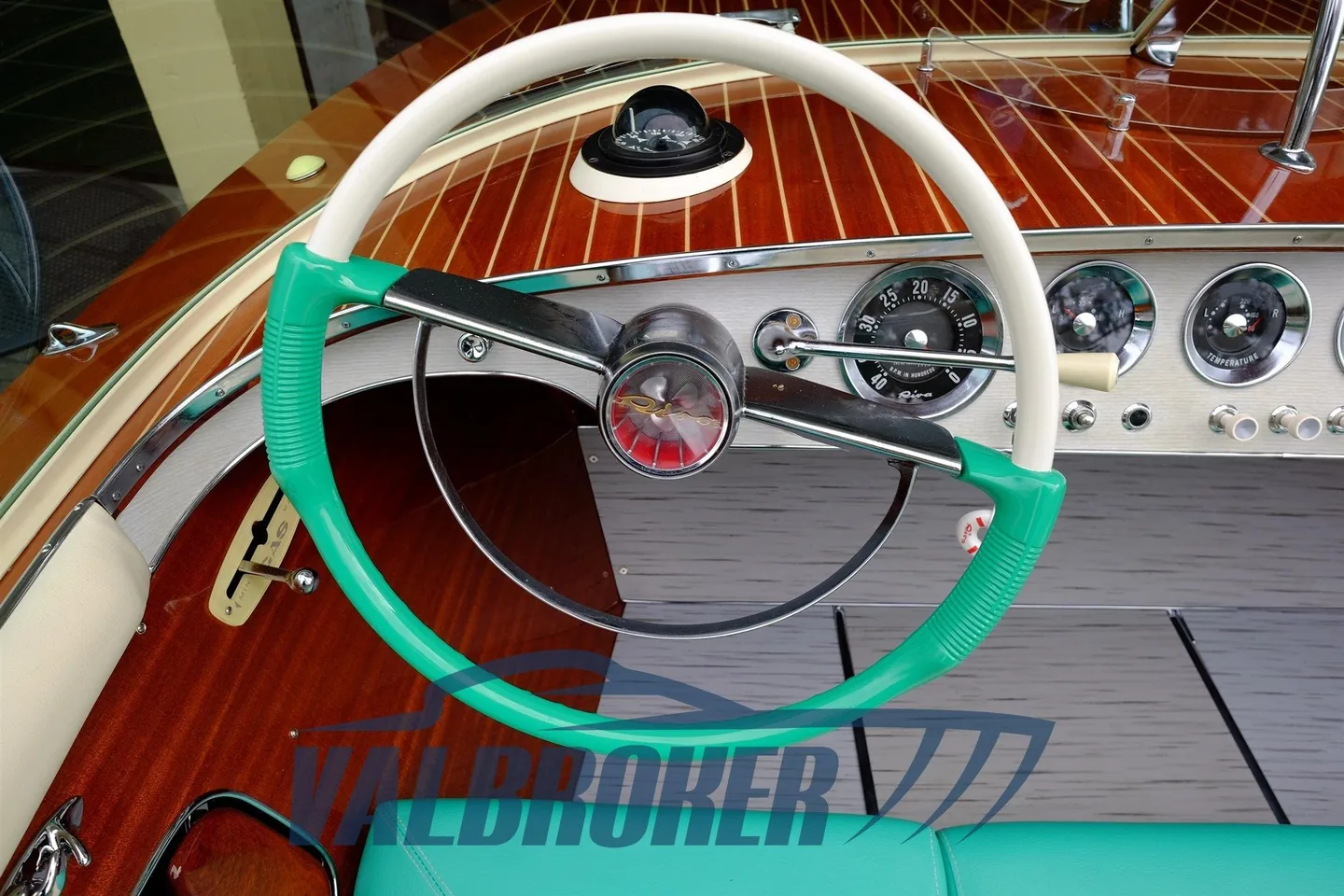 Historische Riva Ariston in Fahrt