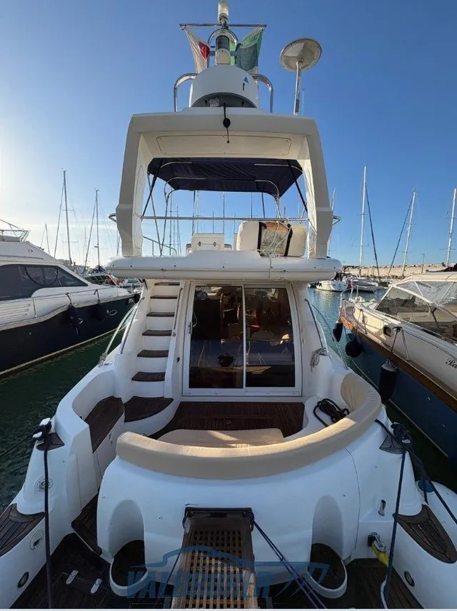 Seitenansicht der Sealine F 37 aus dem 2007er Angebot
