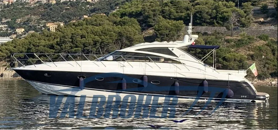 Princess V48 am Liegeplatz, Außenansicht des angebotenen Bootes 3