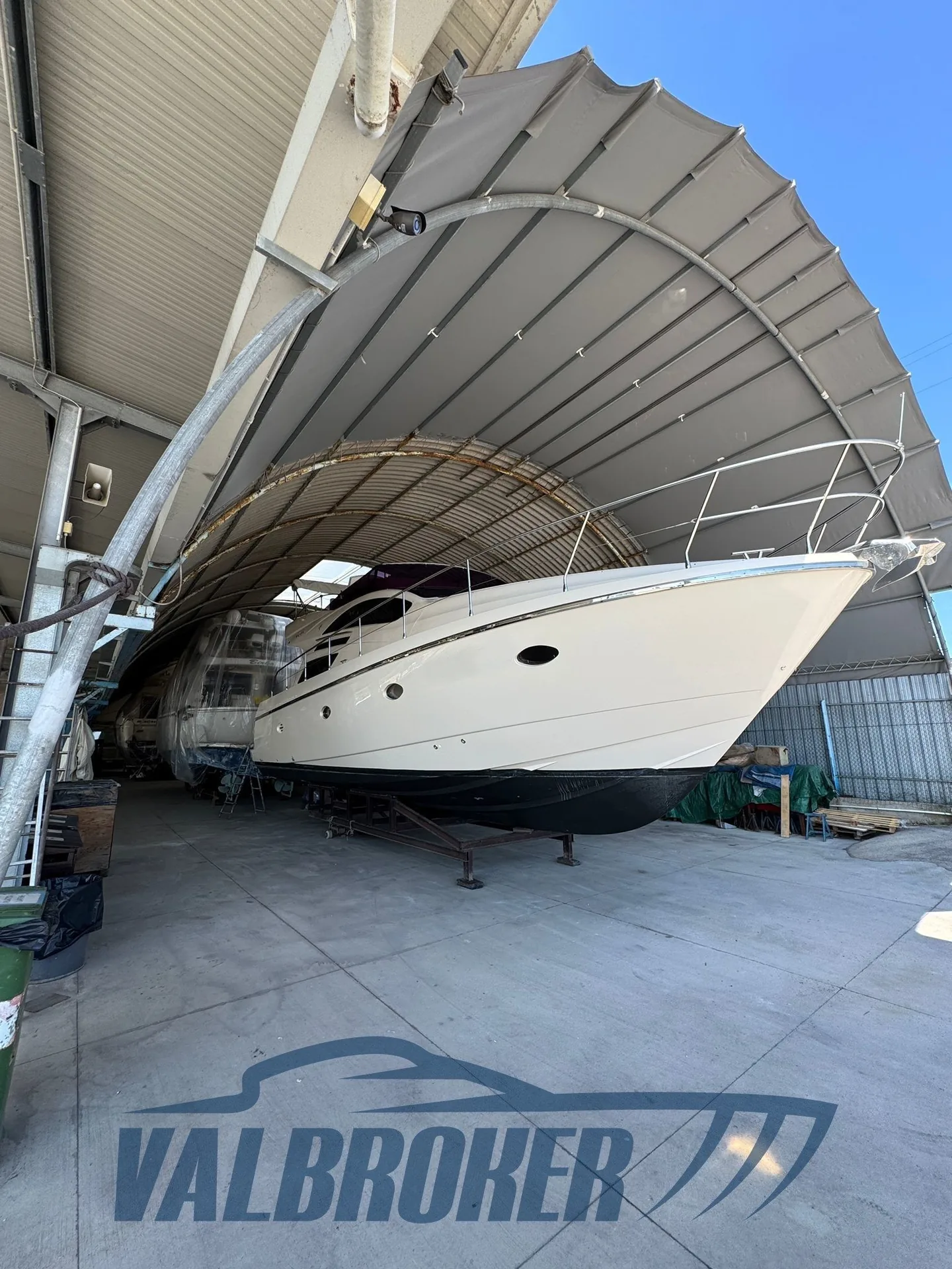 Vue extérieure du flybridge d’un Rodman Muse 44