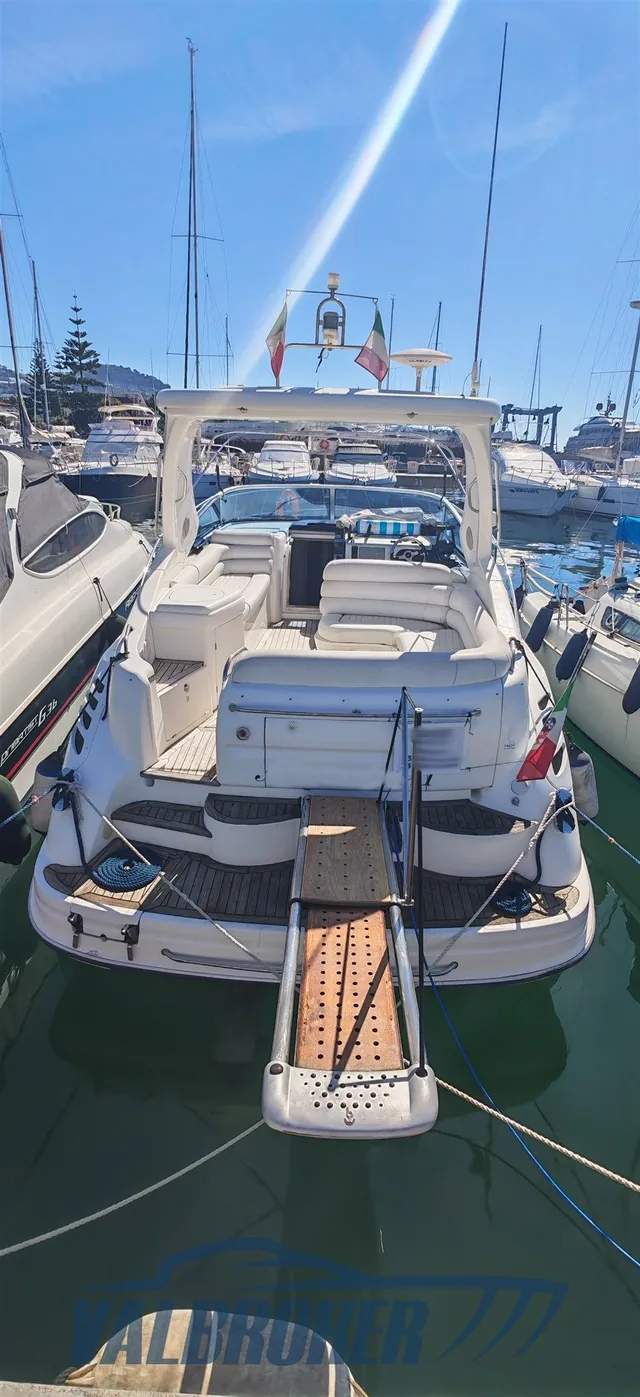 Cockpit du Sealine S 34