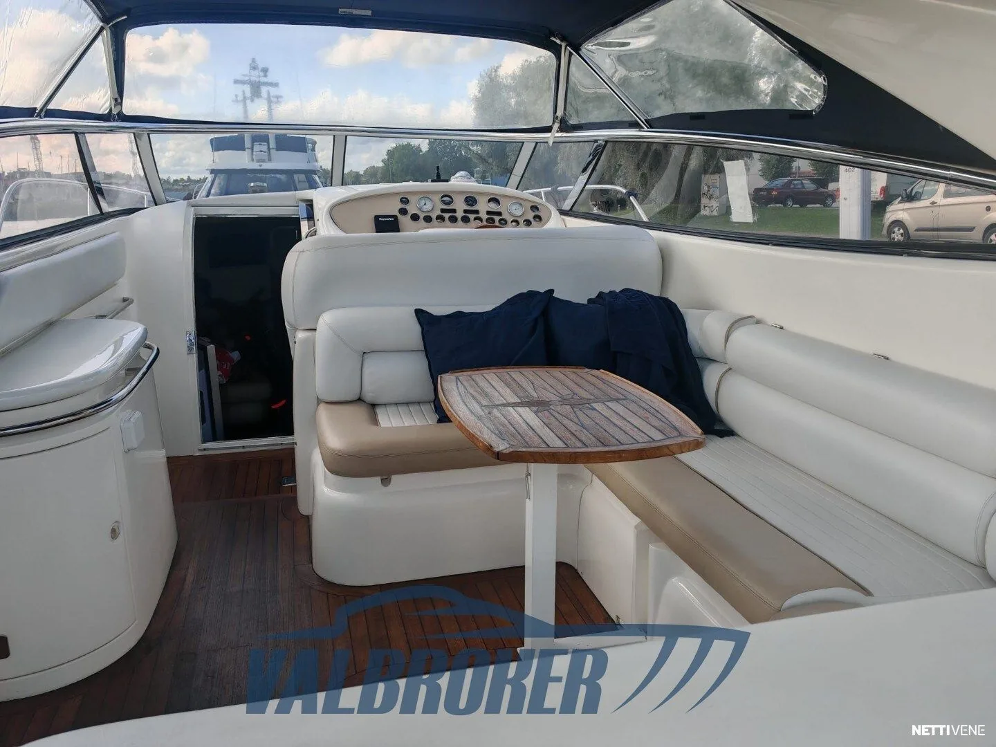 Innenraum der Sunseeker Superhawk 48