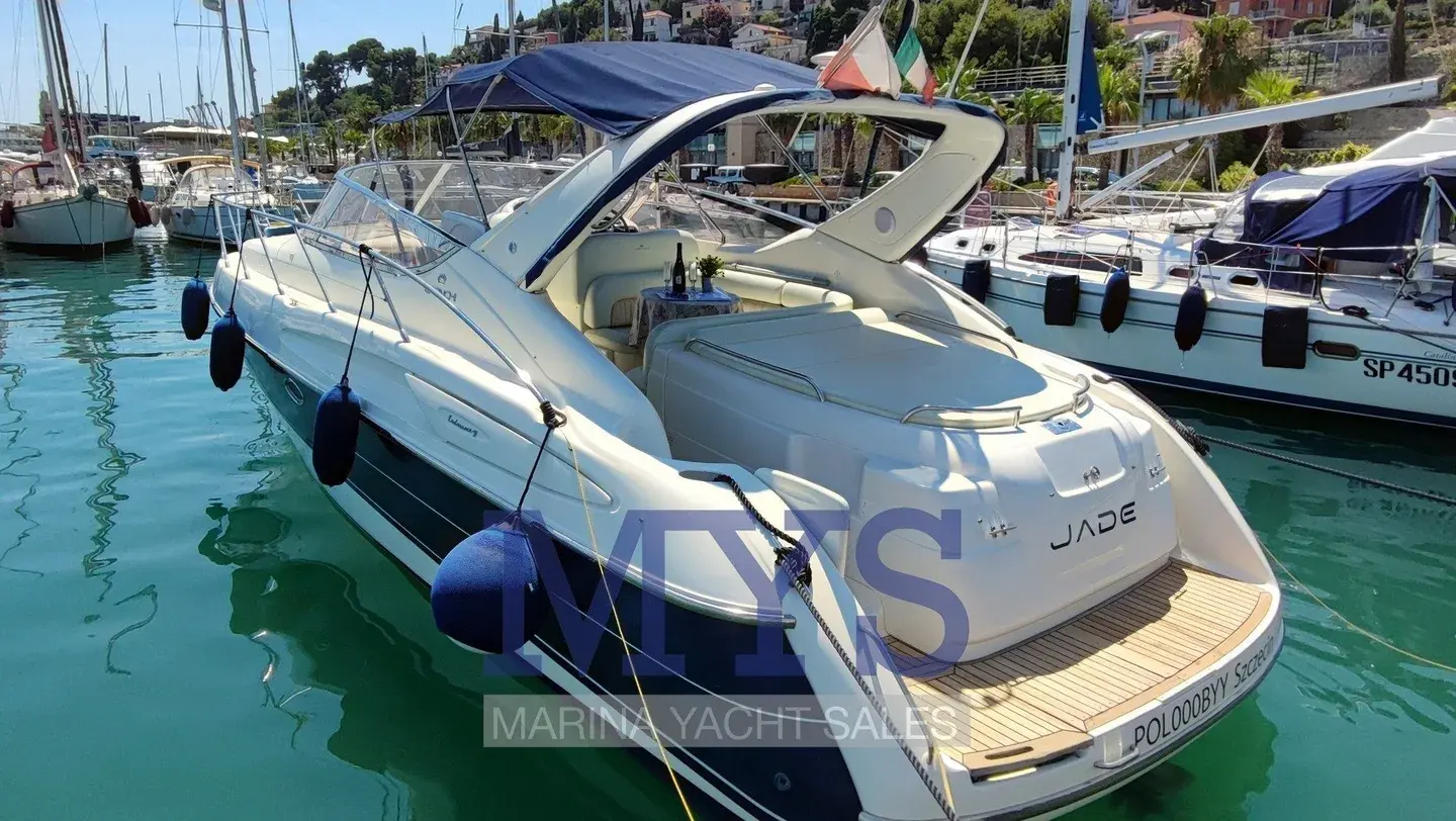 Cranchi Endurance 39, poste de pilotage dans l’annonce Marina Yacht Sales