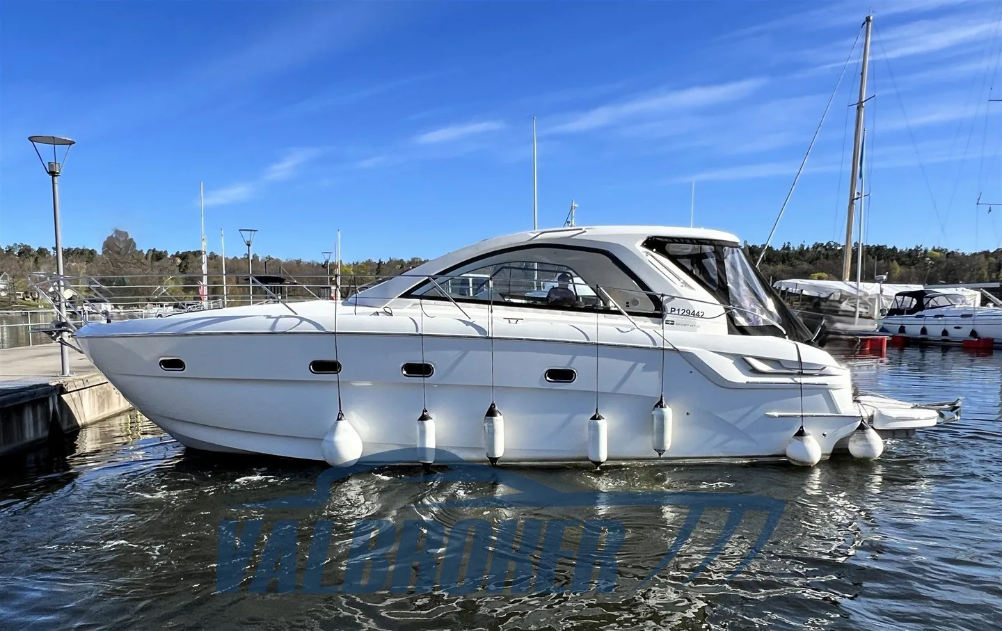 Détail de la superstructure du Bavaria 38 SPORT HT 2011