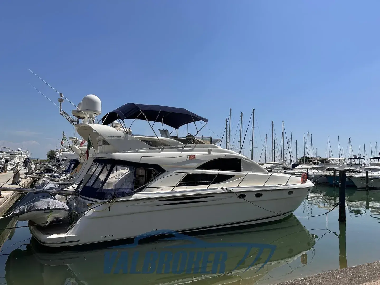 Fairline Phantom 50, photographie extérieure 6 d'un bateau présenté dans une annonce actuelle