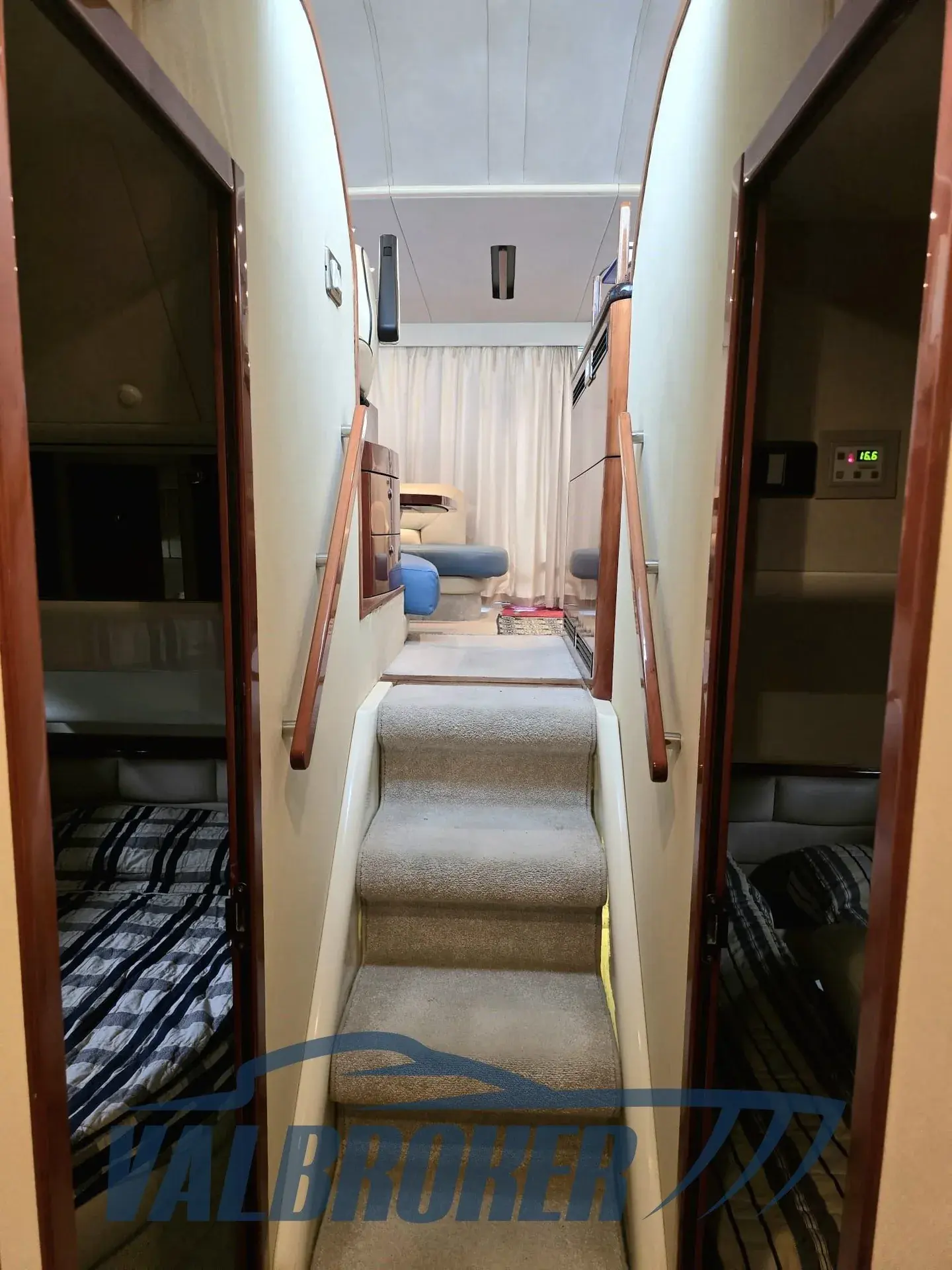 Fairline Phantom 50, photographie extérieure 12 d'un bateau présenté dans une annonce actuelle