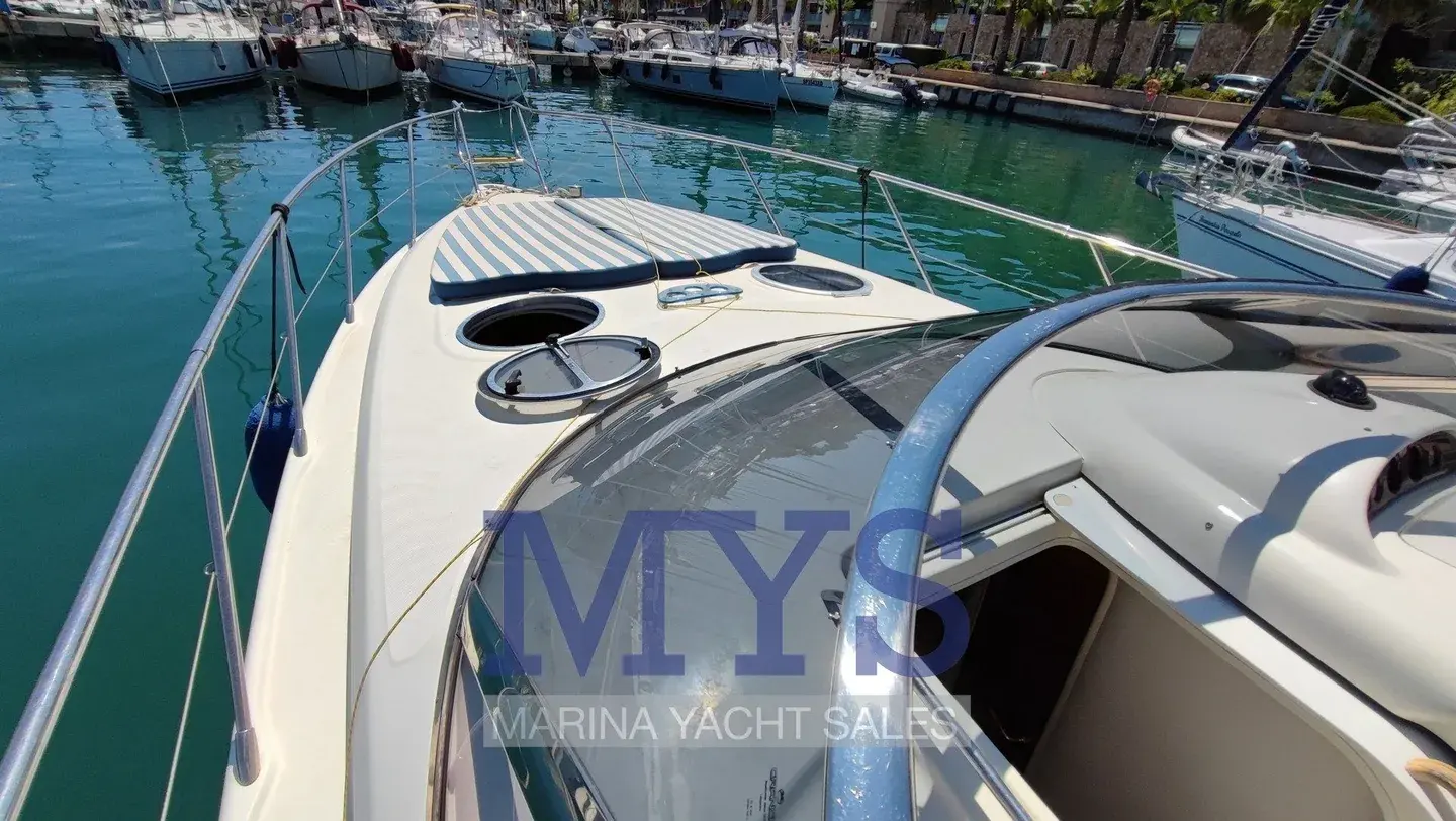 Cranchi Endurance 39, cuisine dans l’annonce Marina Yacht Sales