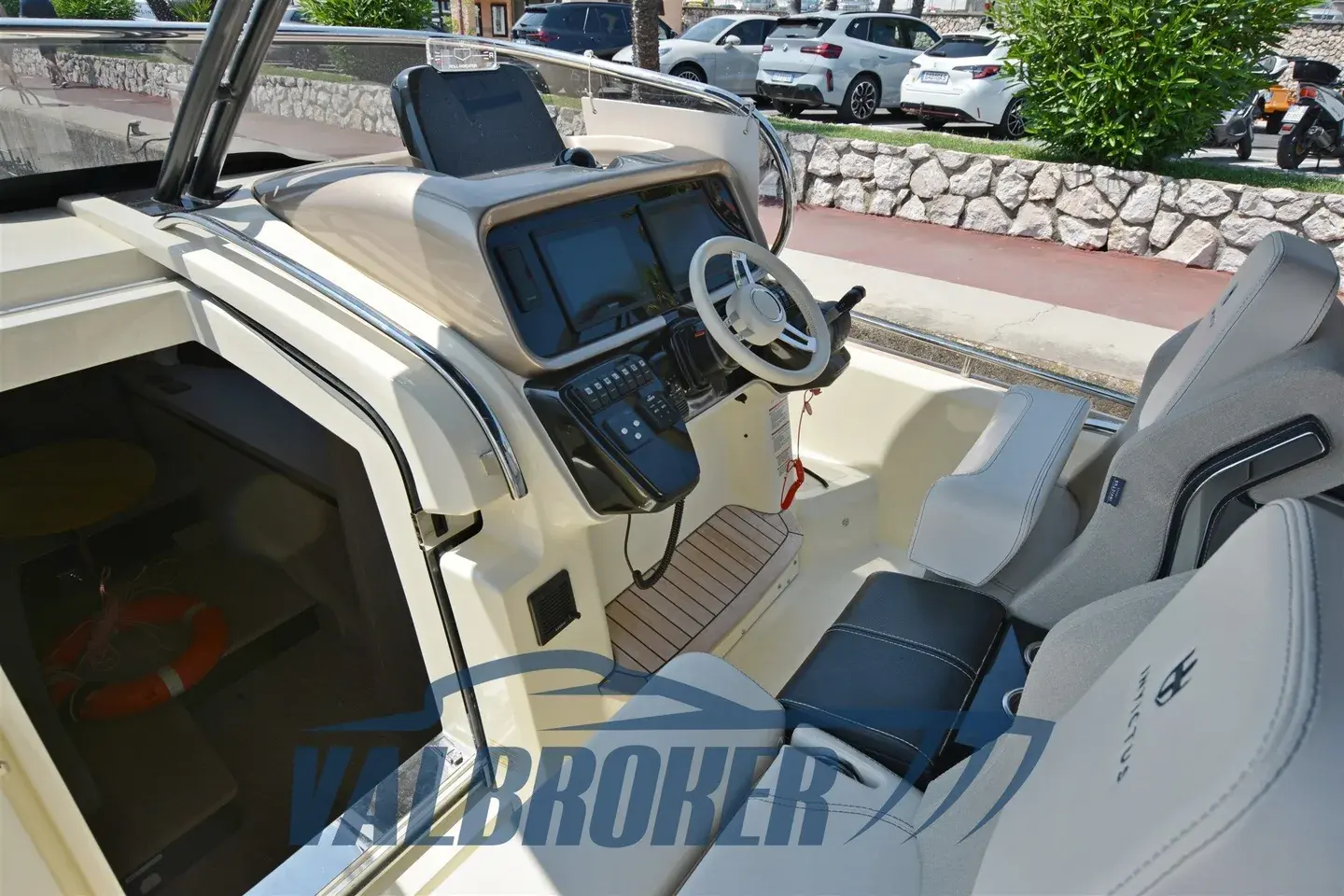 Passavant et T-top de l’Invictus GT320