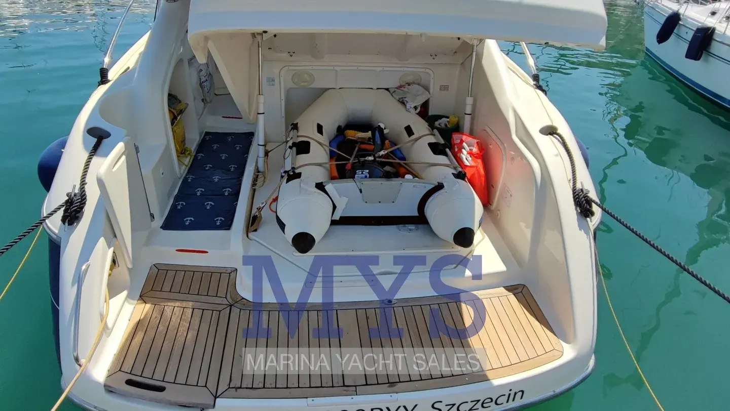 Cranchi Endurance 39, espace nuit dans l’annonce Marina Yacht Sales