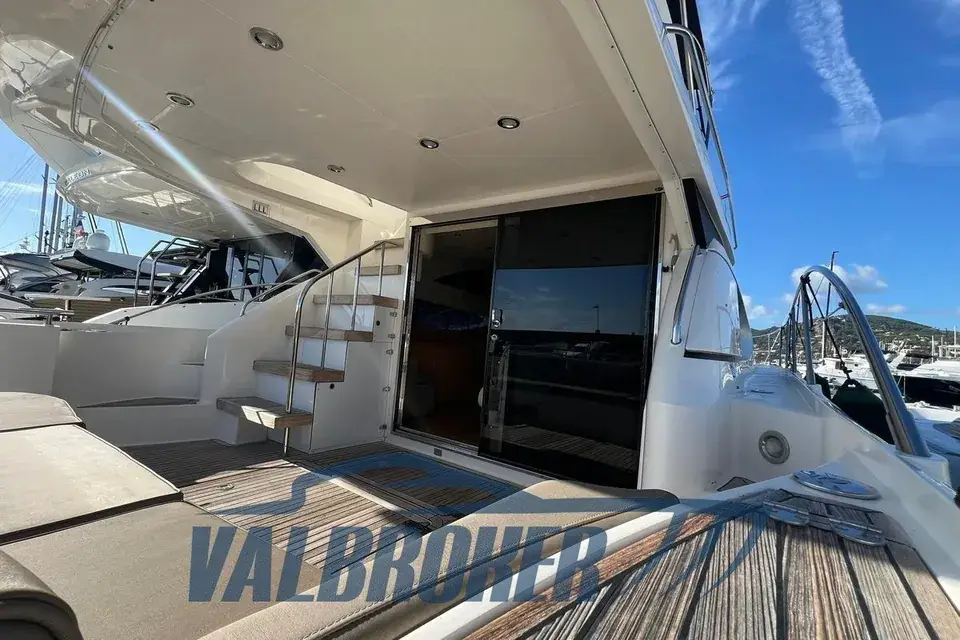 Fairline Phantom 50, photographie extérieure 5 d'un bateau présenté dans une annonce actuelle
