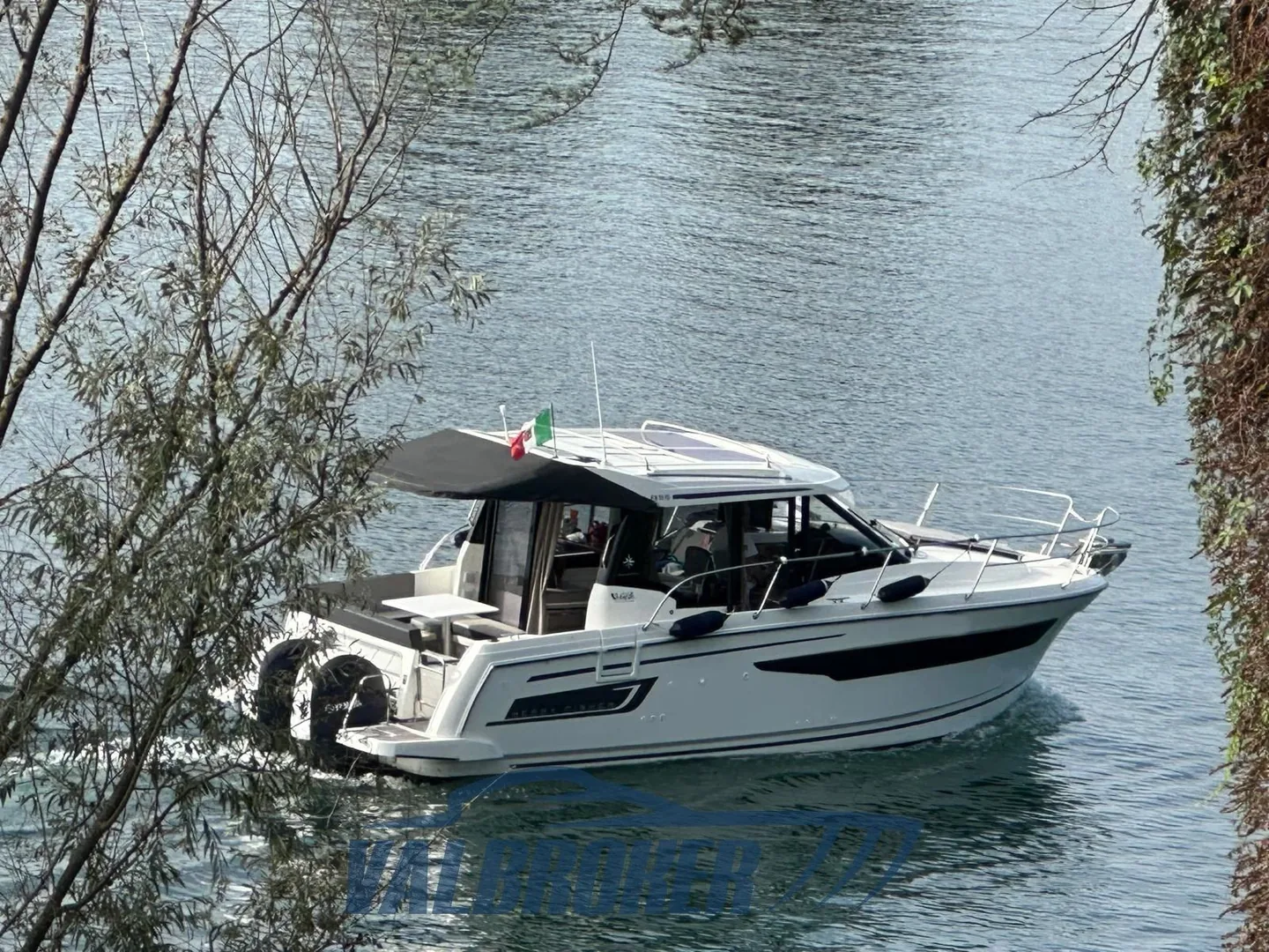 Jeanneau Merry Fisher 895, photographie 2 d’une unité proposée sur Batoo