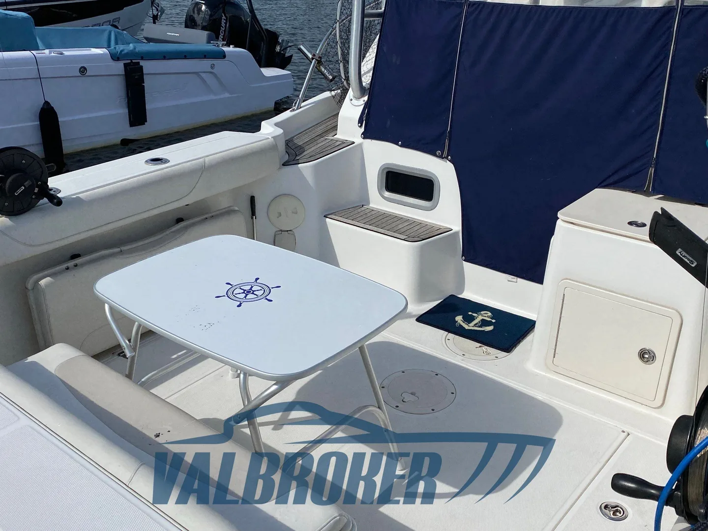Boston Whaler 285 Conquest de 2006, vue du bateau annoncé 2