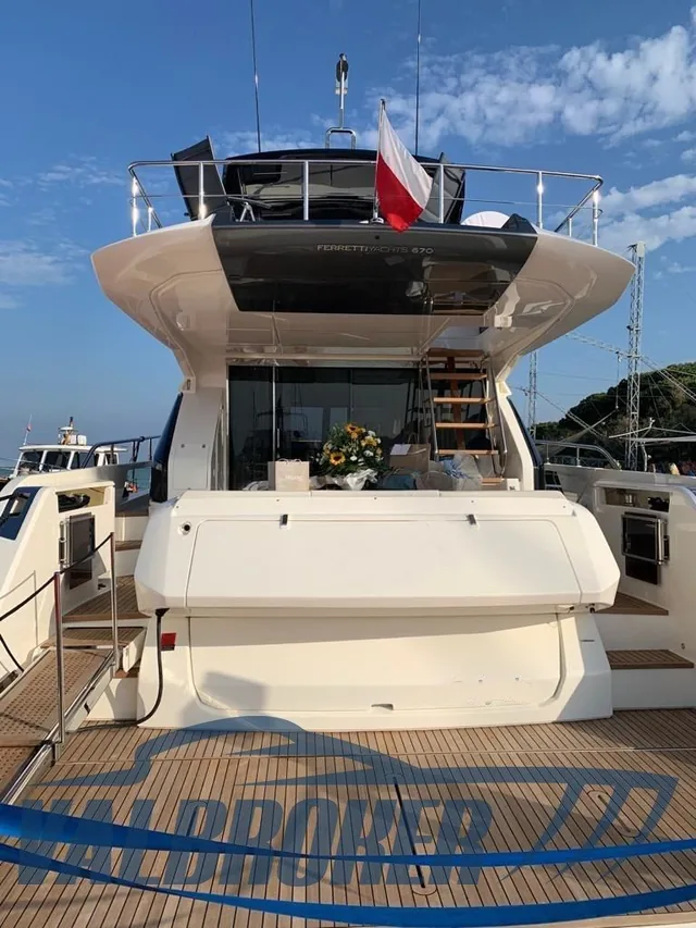 Vue extérieure d’un Ferretti 670 issue de l’annonce Batoo, image 6